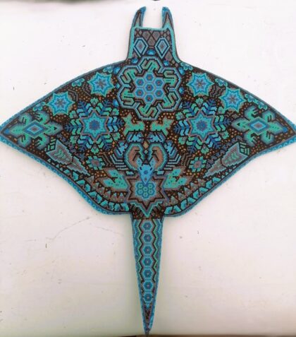 mantarraya figura de madera